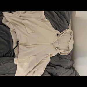 Super cute cropped white zip up